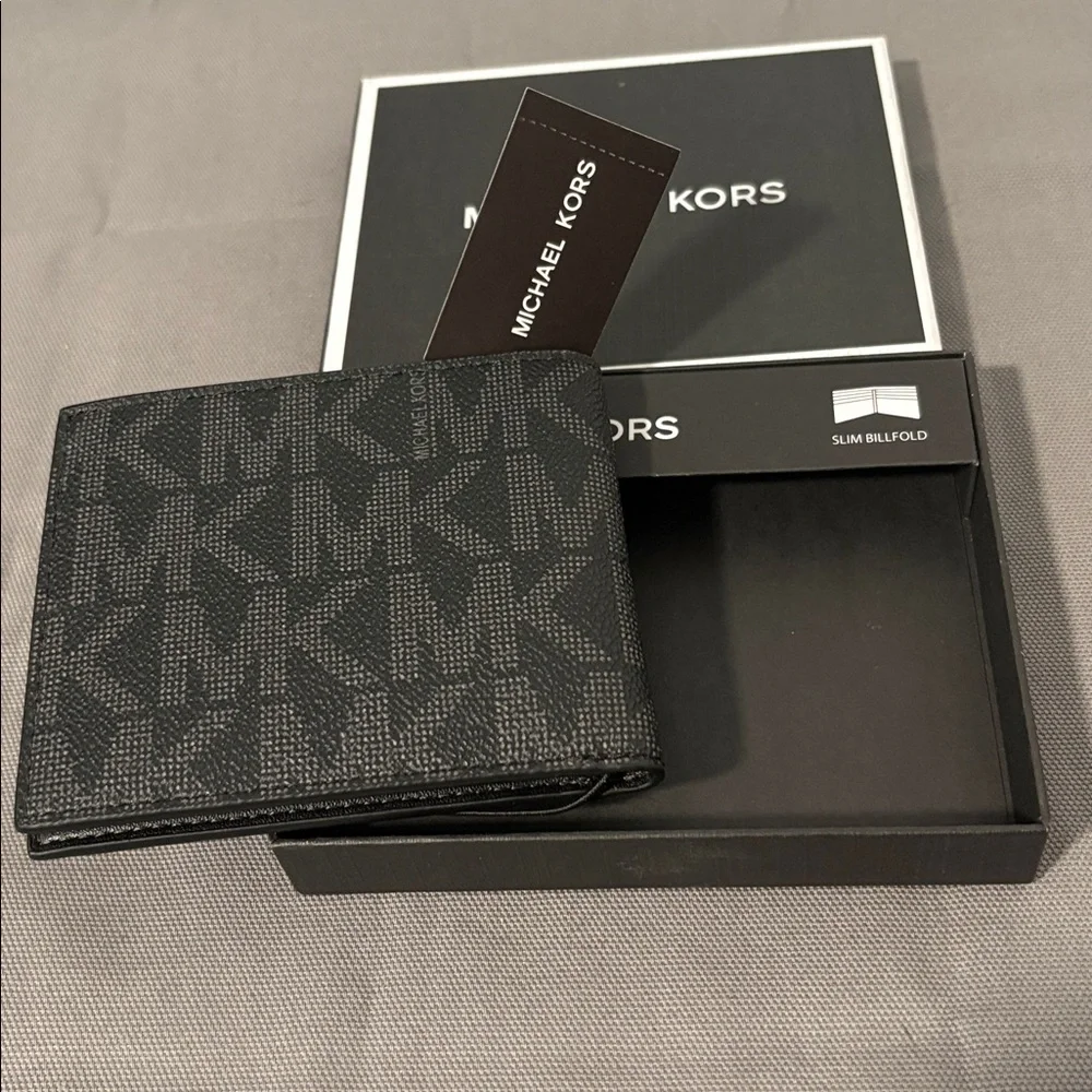 NWT Michael Kors jet Set Men’s Black Monogram Wallet - Picture 3 of 6